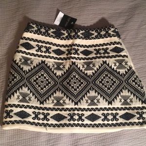 NWT TOPSHOP Black & cream mini skirt aztec pattern